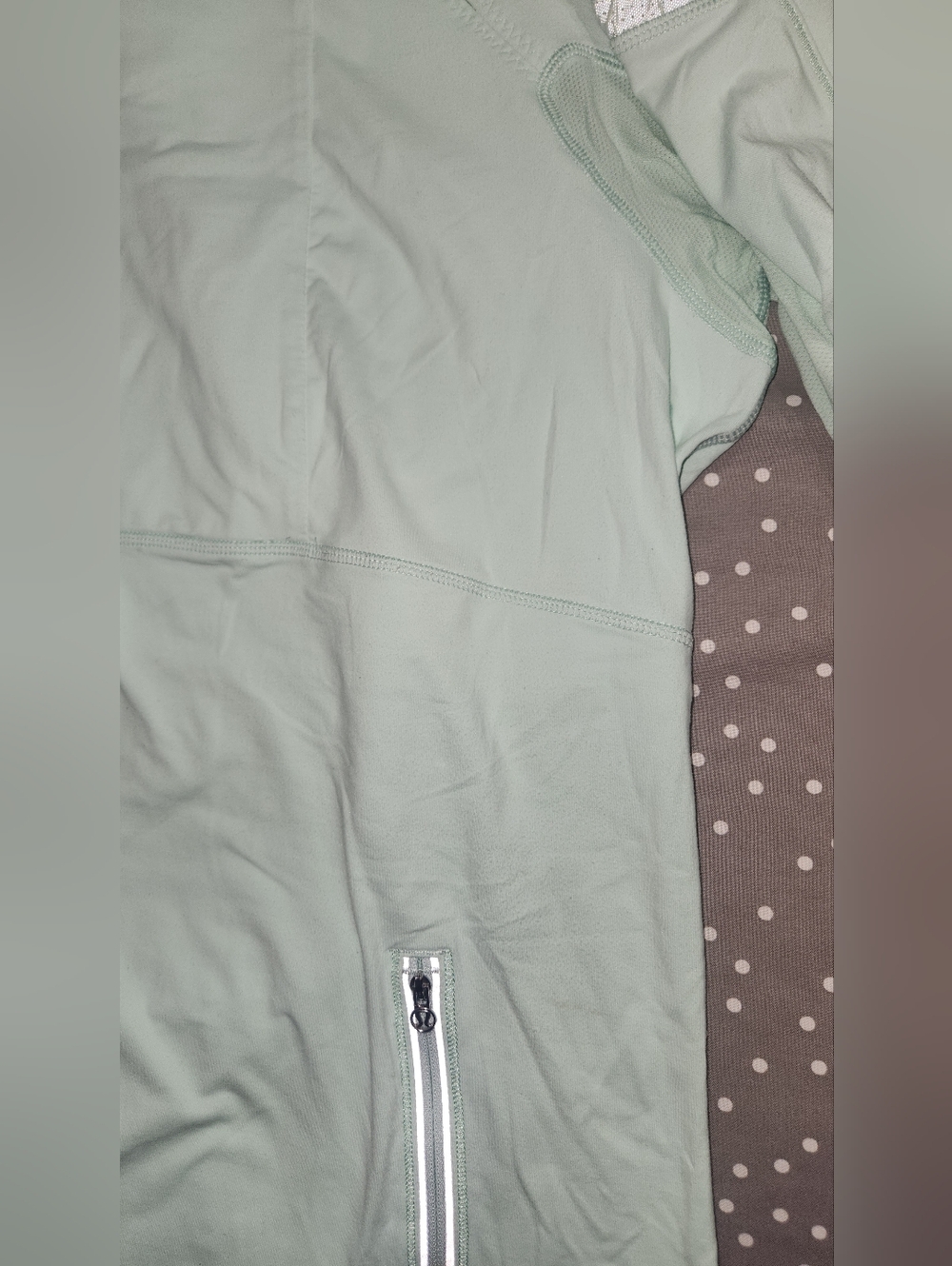 Lululemon Run Reflect Pullover in a light mint green color size 10 - Picture 5 of 6